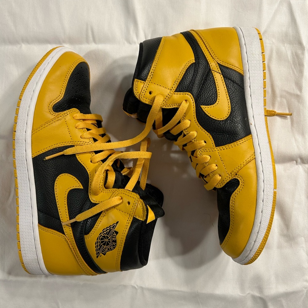 Nike Air Jordan 1 Mid ‘Pollen’. Size 9.5